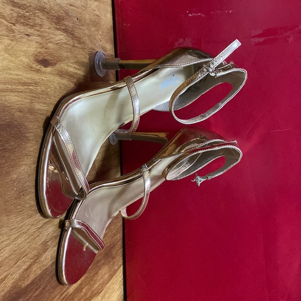 Fioni gold heels